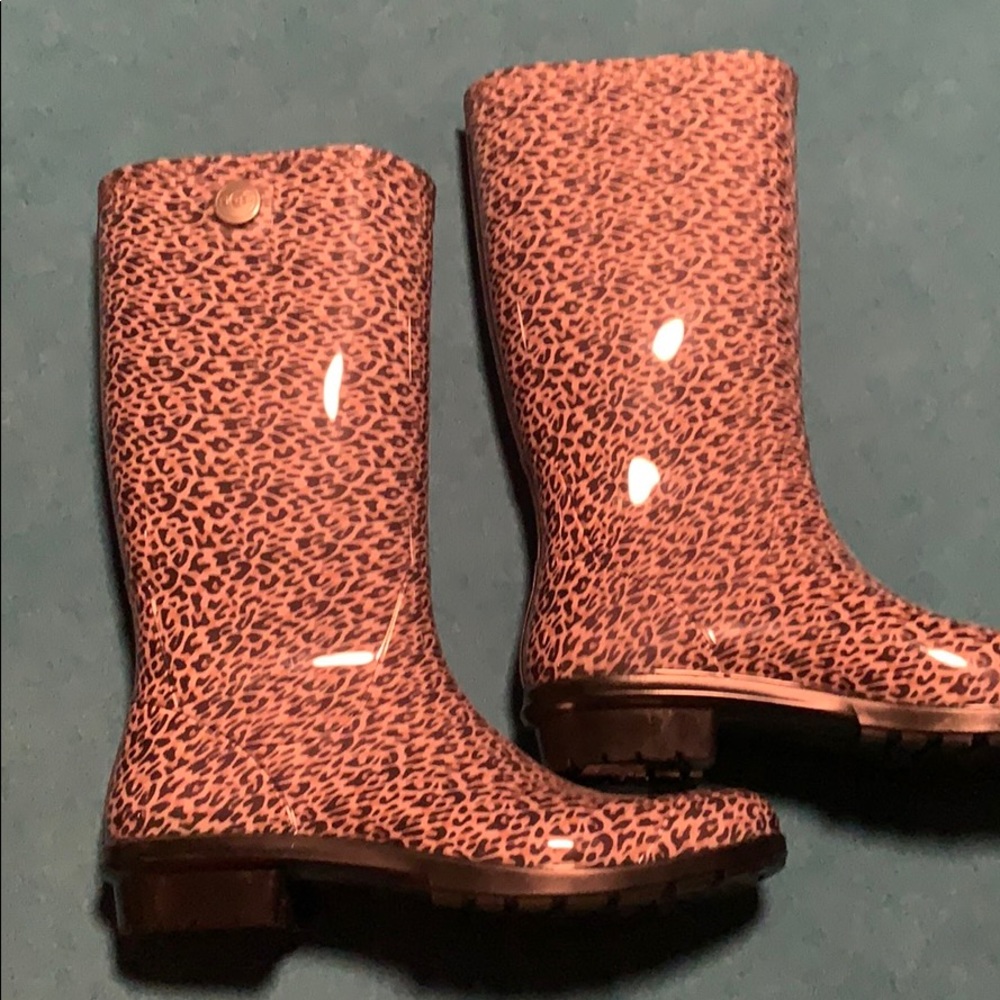 New UGG rubber boots size 11
